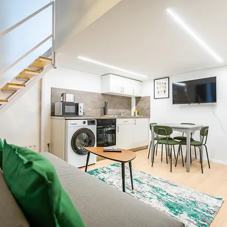 Cute Gallery Flat In Budapest, Summer Апартаменты *