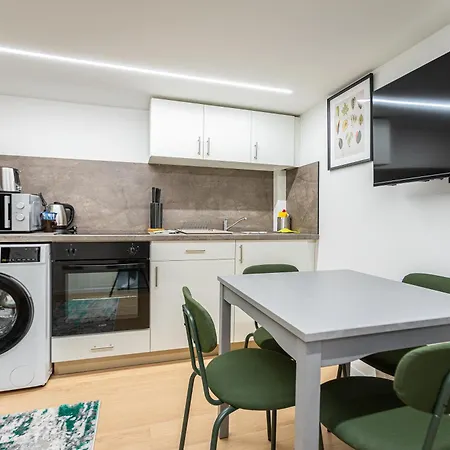 Cute Gallery Flat In Budapest, Summer Апартаменты *