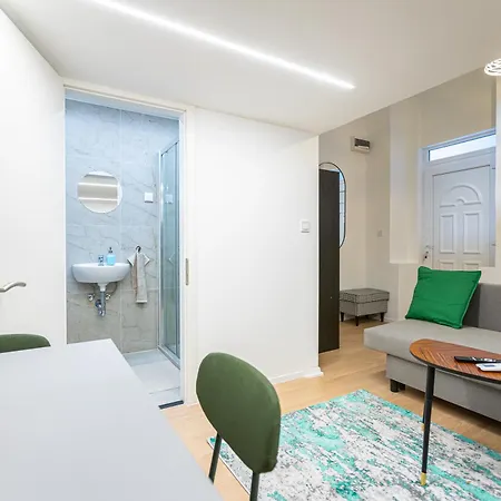 Cute Gallery Flat In Budapest, Summer Будапешт
