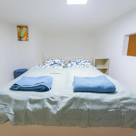 Cute Gallery Flat In Budapest, Summer Апартаменты *